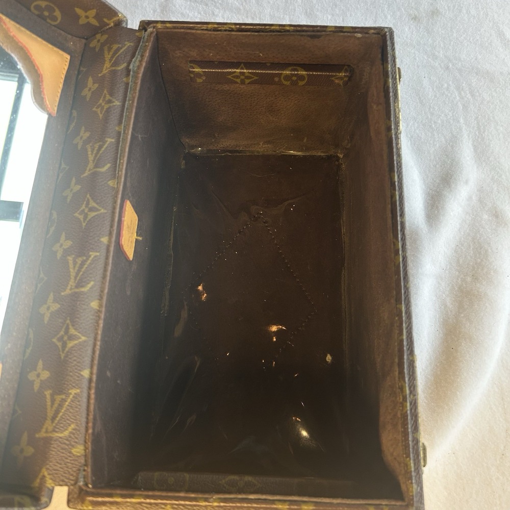 LOUIS VUITTON Vintage Monogram Cosmetic Box Trunk Bag Locks Handle Mirror - Picture 6 of 14